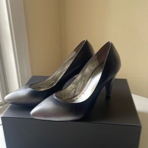 Giani Bini Black & silver heels Sz 7.5